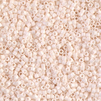 DB1490 - Blushed White Opaque 10 grams